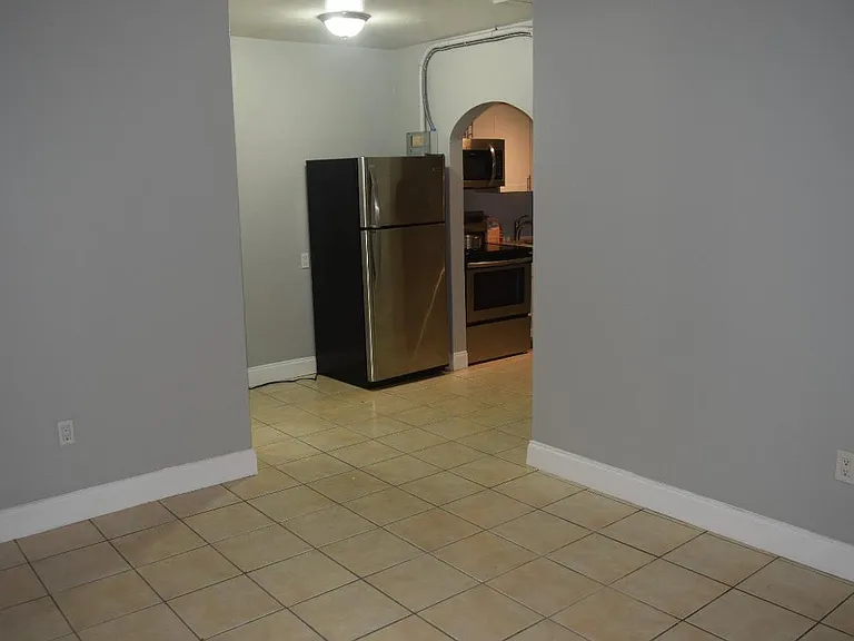 301 SW 8th St #1 — Photo 7