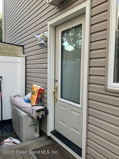 2 bed, 1.0 bath, 3300 sqft, $2,600 — Photo 3