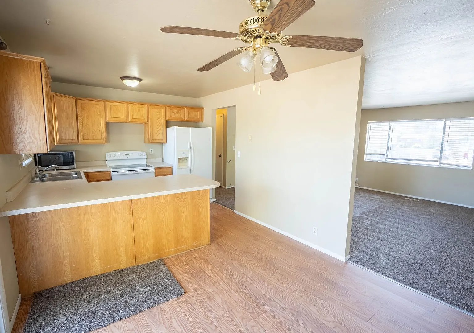5 Bed Kearns Home with Two Kitchens and Walkout Basement — Photo 4