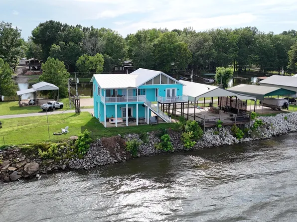 404 Lagoon Ln, Decaturville, TN 38329