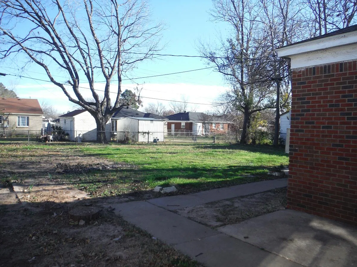 2 bed, 900 sqft, $1,065 — Photo 2