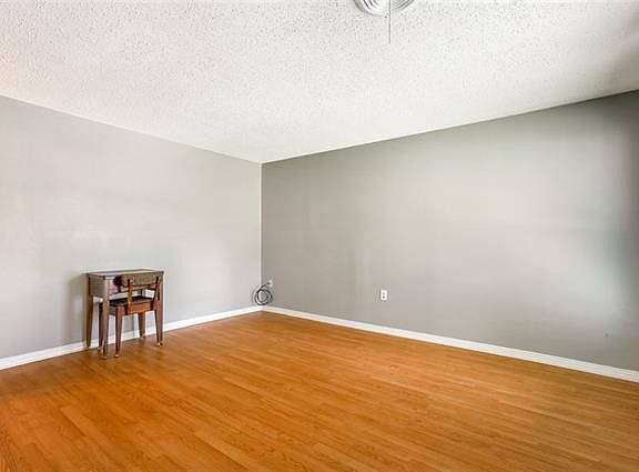 3rd image of 1054 Maris Stella St