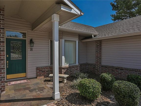 5th image of 2 Scotsdale Pl