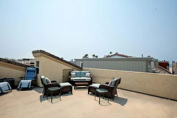 117 La Brea St — Photo 89