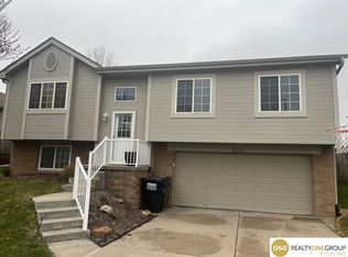 18731 Allan St, Omaha, NE 68135