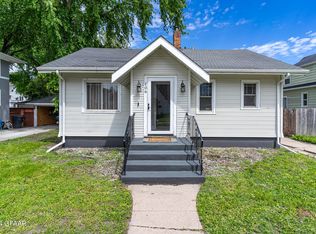 106 Reeves Ct, Grand Forks, ND 58201