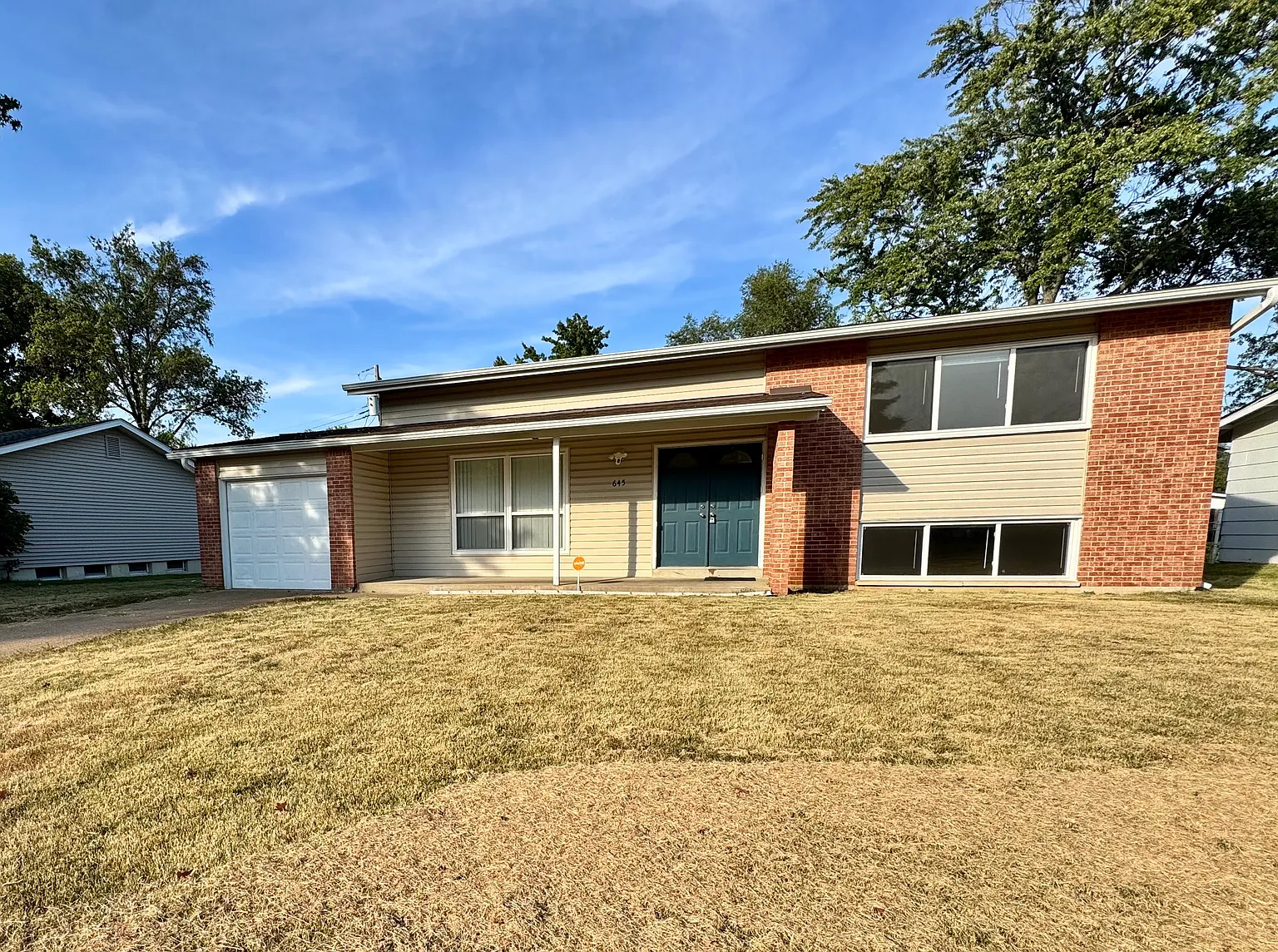 645 Lawnview Dr photo 1