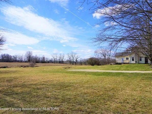 8334 Columbia Hwy, Eaton Rapids, MI 48827