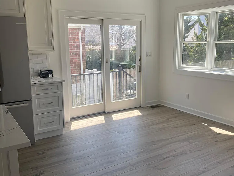 111 Lynbrook Ave — Photo 12
