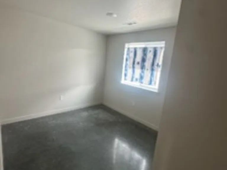 670 Tinley St — Photo 14