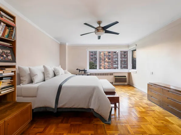 345 West 58th Street image 4 of 18