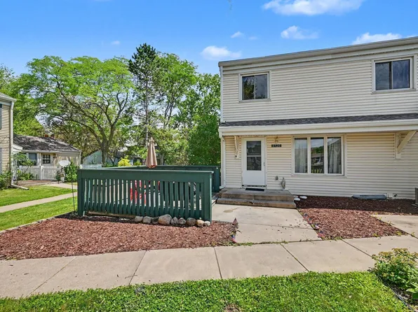 4920 Grenwich Trl N, Oakdale, MN 55128