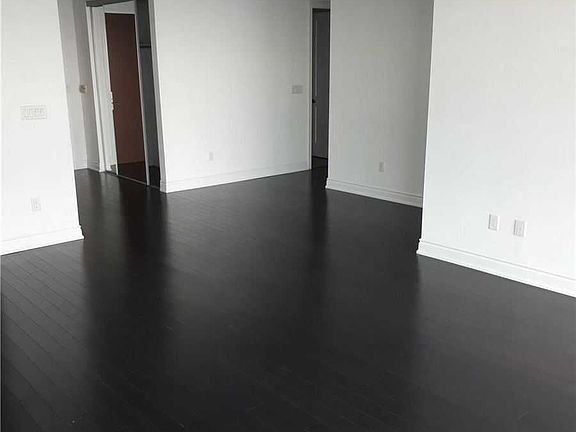 4th image of 388 Yonge St Unit 7405