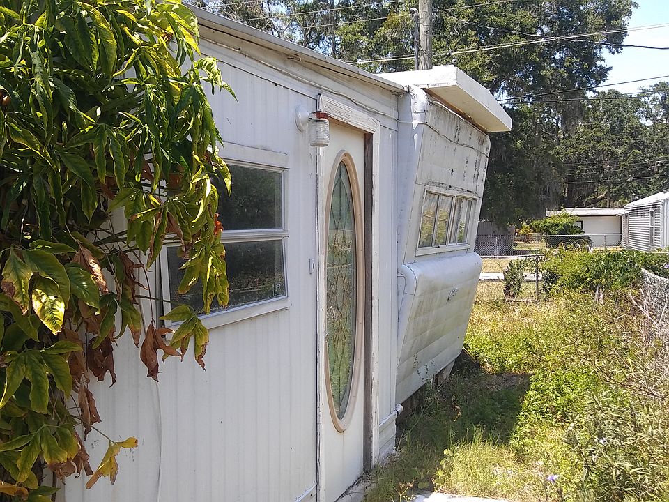 2nd image of 3010 Vousden Ln