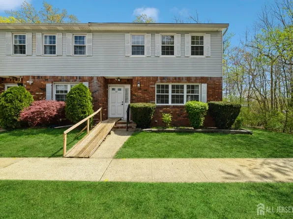 44 Townsend Dr, Matawan, NJ 07747