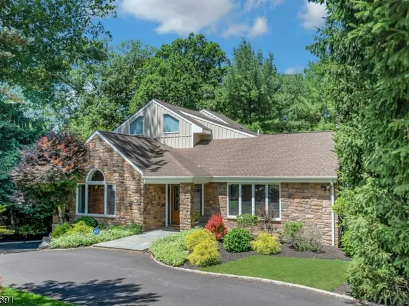 27 Hamilton Dr West, North Caldwell Boro, NJ 07006