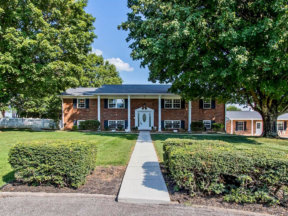1st image of 302 Calloway Dr