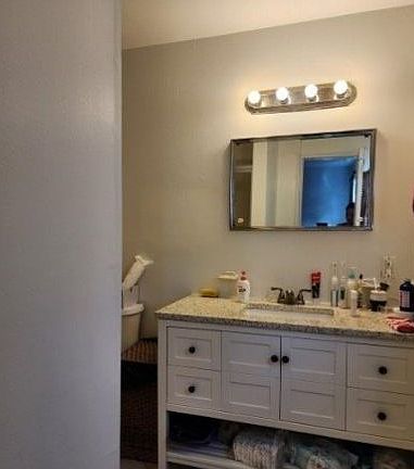 3rd image of 557 Rosevale Ave