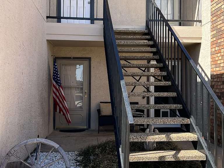 835 W Harwood Rd #C — Photo 3