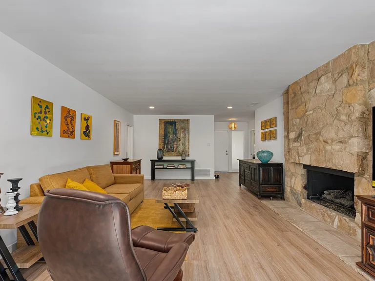 7 Living Room
