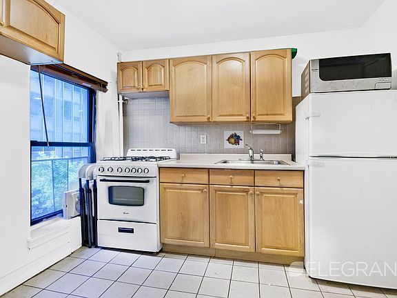 3rd image of 154 E 39th St #3B