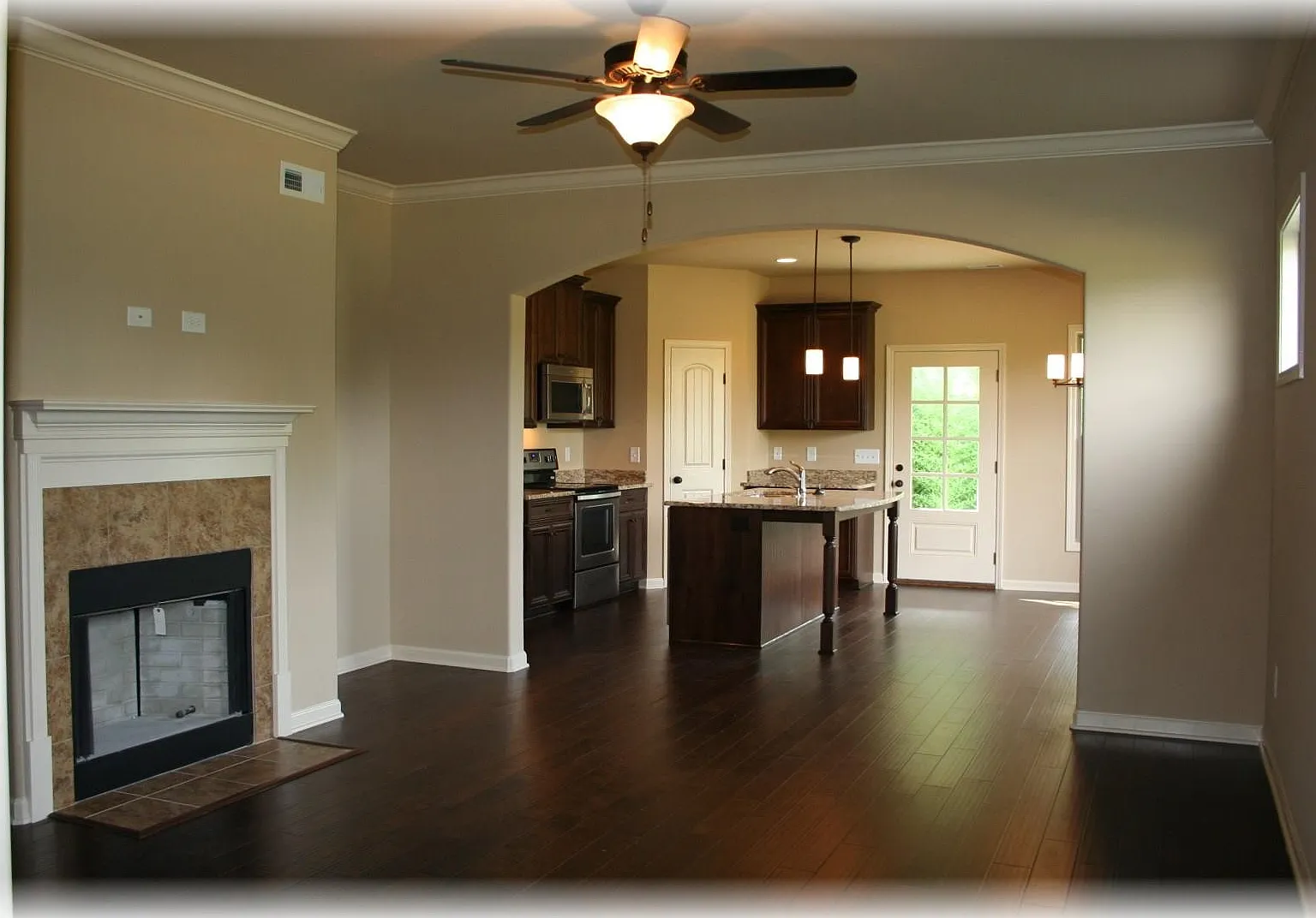 4 bed, 3.0 bath, 2145 sqft, $2,900 — Photo 3