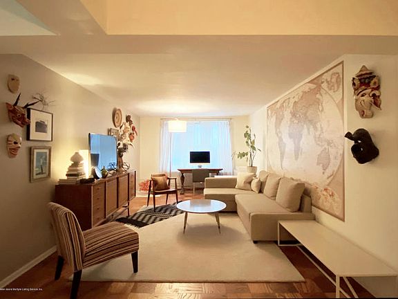 3rd image of 50 Fort Pl APT B1j