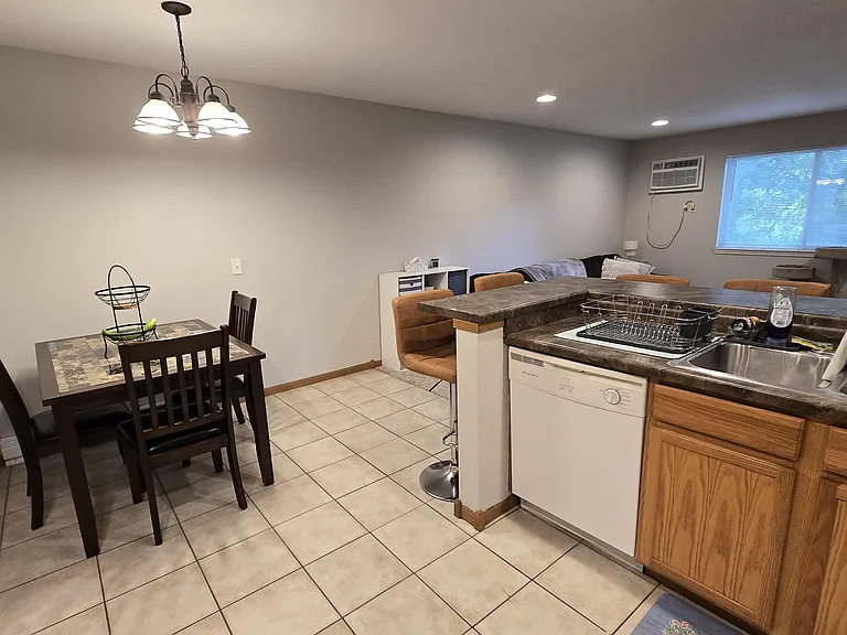 530 Cottonwood Dr #1 — Photo 5