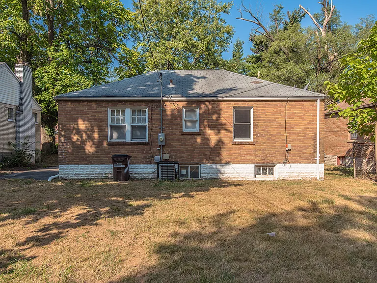 320 Henquin Dr — Photo 22