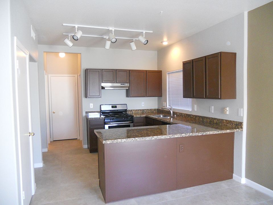 Kitchen w/ Granite Counters