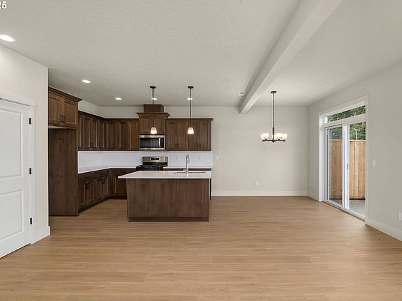 5th image of 151 SE 46th Ave