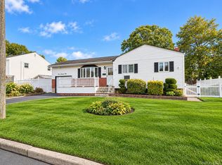 1073 Oakneck Road, Bay Shore, NY 11706