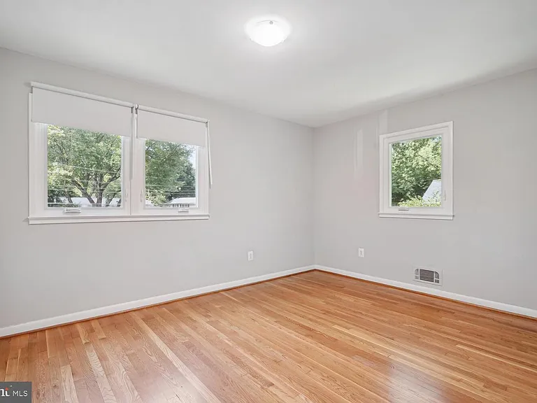 1633 Warner Ave — Photo 7