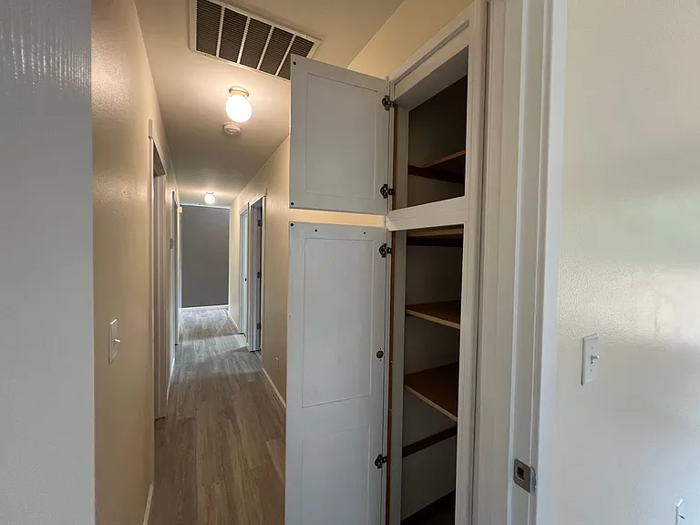 1360 Roma Rd — Photo 21