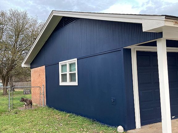2nd image of 4005 Glenn Oaks Dr