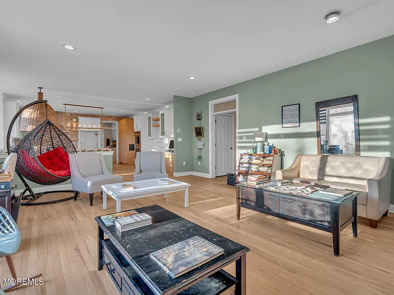 21 Old Queens Ct — Photo 12