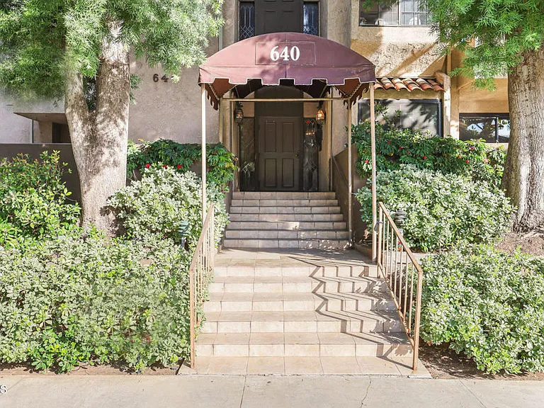 640 S Lake Ave #105 — Photo 3