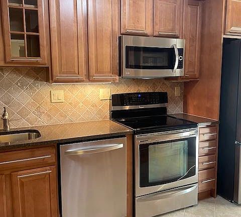 2nd image of 205 Yoakum Pkwy Unit 209