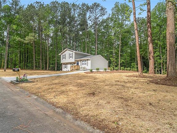 3rd image of 3447 Bleckley Dr