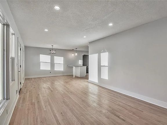 5th image of 8531 Glenwood St