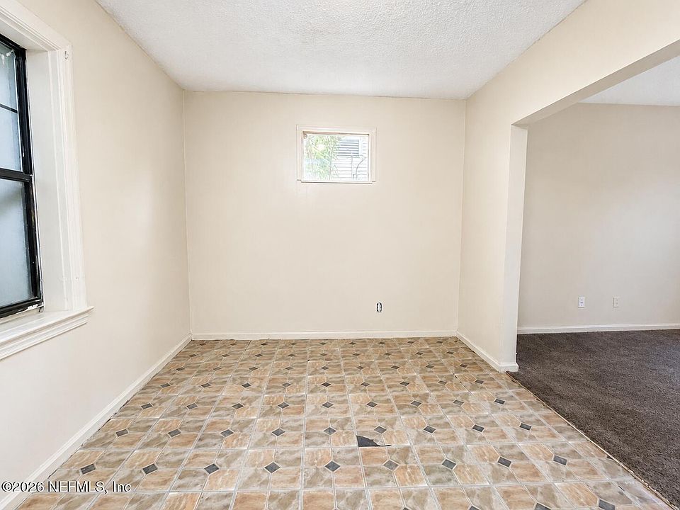 16th image of 957 ODESSA Drive E