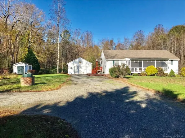 472 Bunkers Ln, Locust Hill, VA 23092