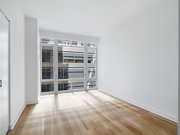 4th image of 1050 6th Ave #3A