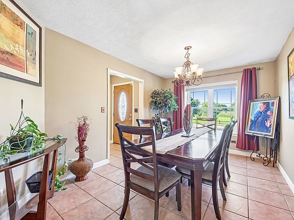 3rd image of 1708 Sunshine Ln
