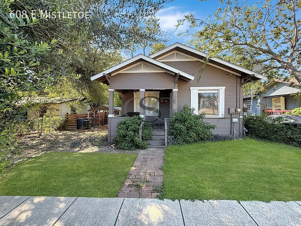 608 E Mistletoe Ave