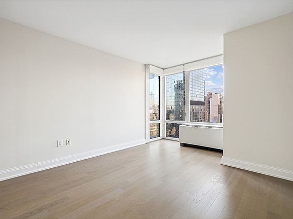 5th image of 125 W 31st St APT 24B