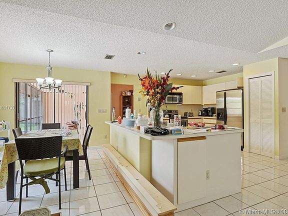 4th image of 9255 NW 18th St