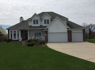 1872 Little Valley Ct, De Pere, WI 54115