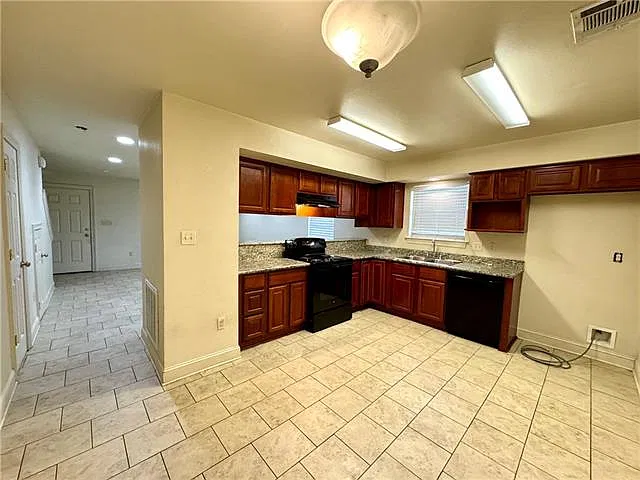 2 bed, 2.5 bath, 1400 sqft, $1,700 — Photo 4