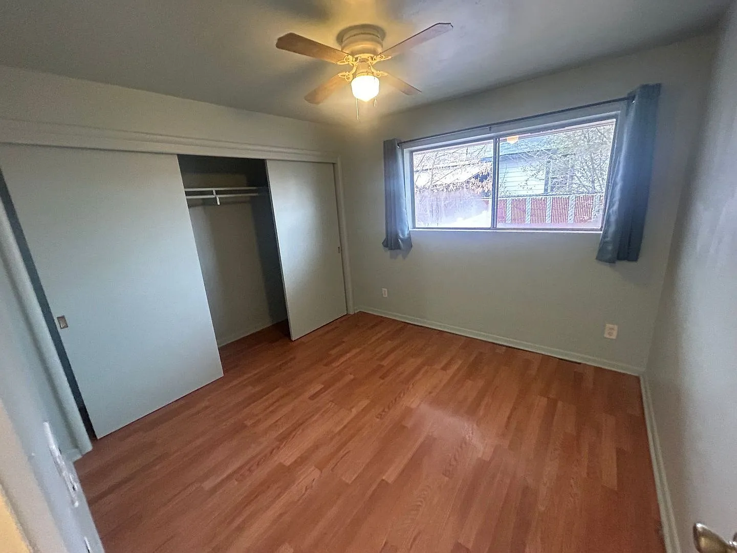 2051 Eberliein — Photo 4